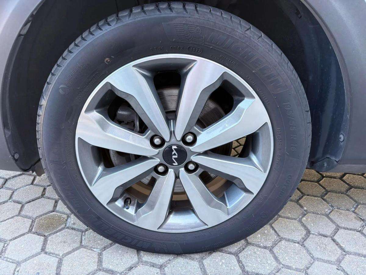 kia-stonic-2023-gasolina-1197cc