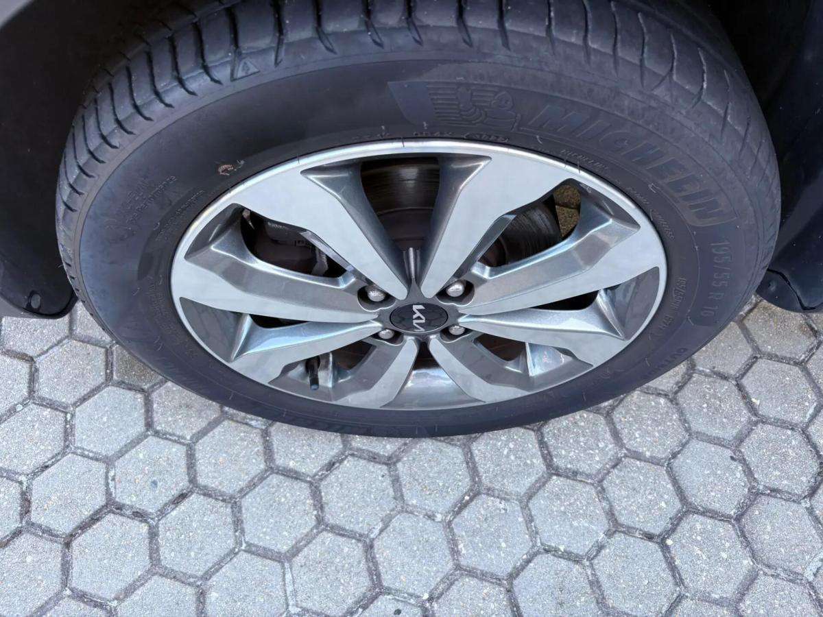 kia-stonic-2023-gasolina-1197cc