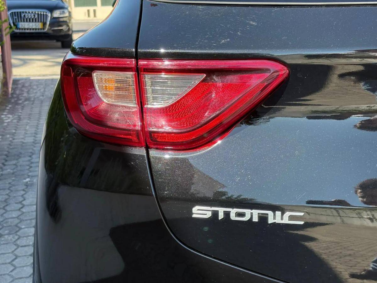 kia-stonic-2023-gasolina-1197cc