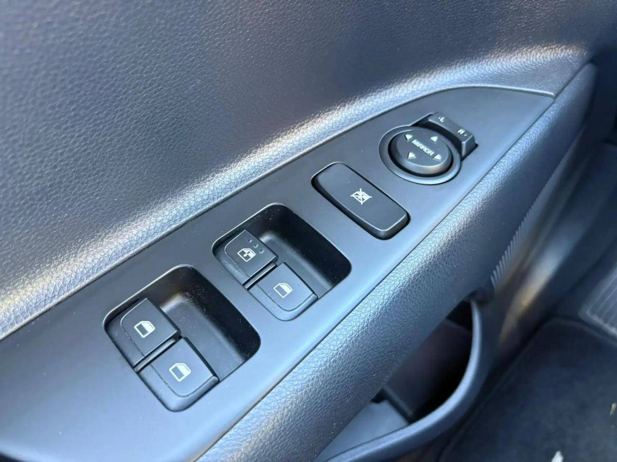 kia-stonic-2023-gasolina-1197cc