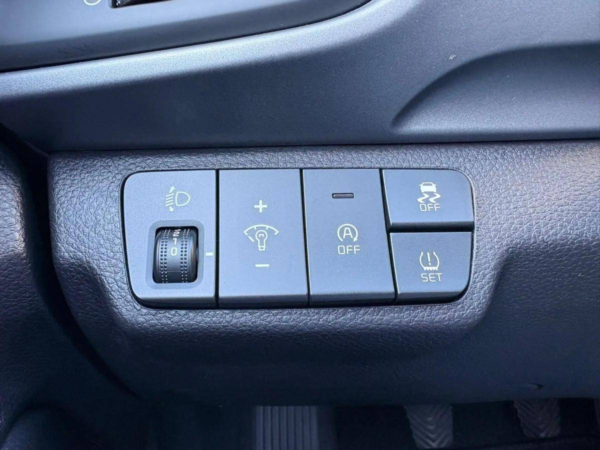 kia-stonic-2023-gasolina-1197cc