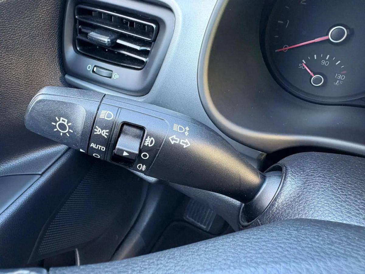 kia-stonic-2023-gasolina-1197cc