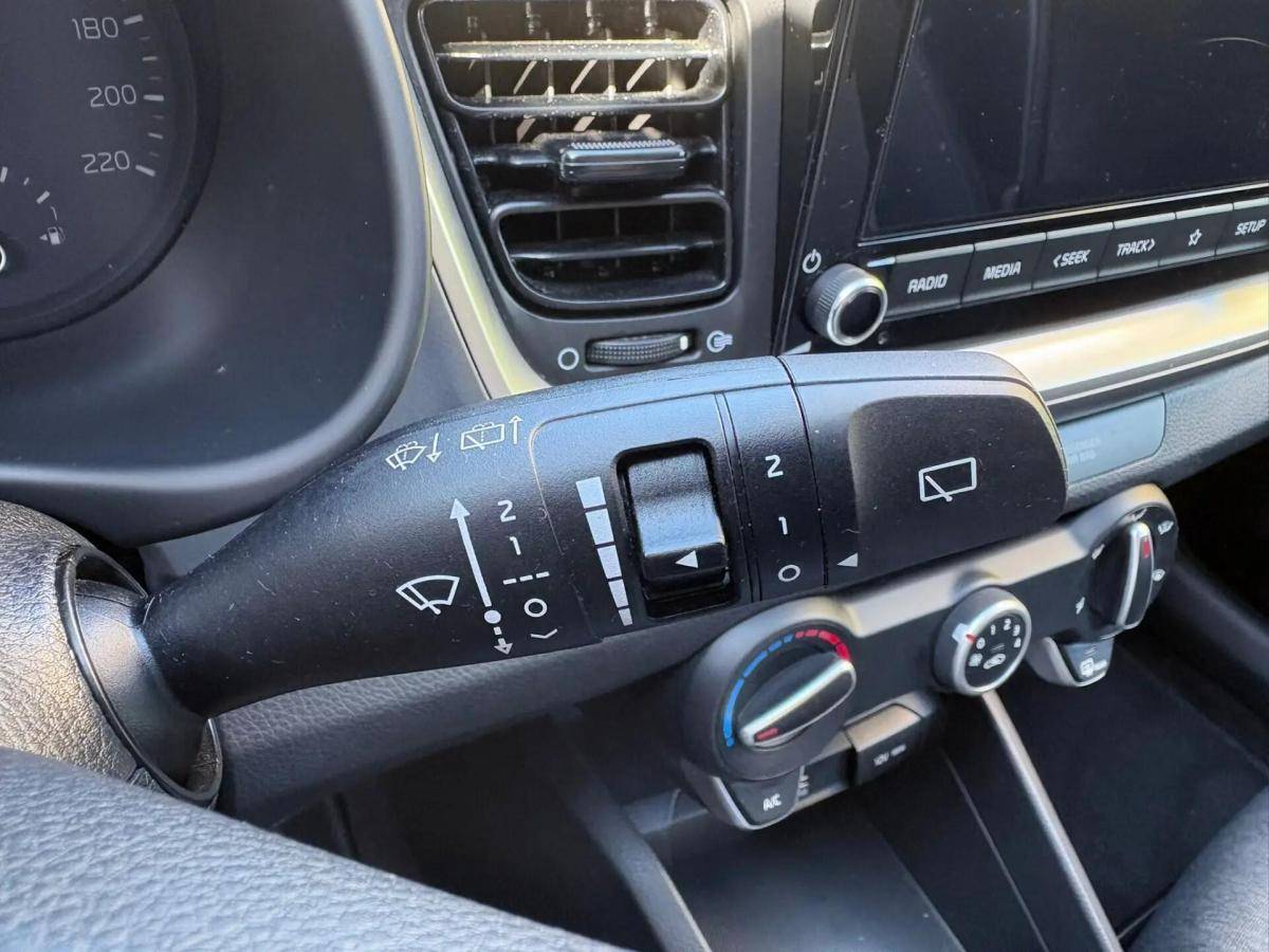 kia-stonic-2023-gasolina-1197cc