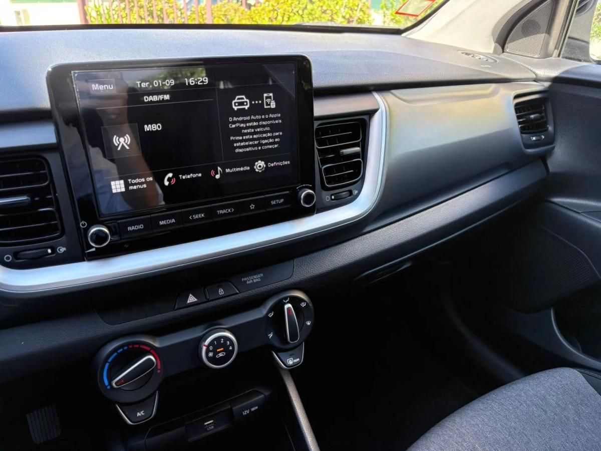 kia-stonic-2023-gasolina-1197cc