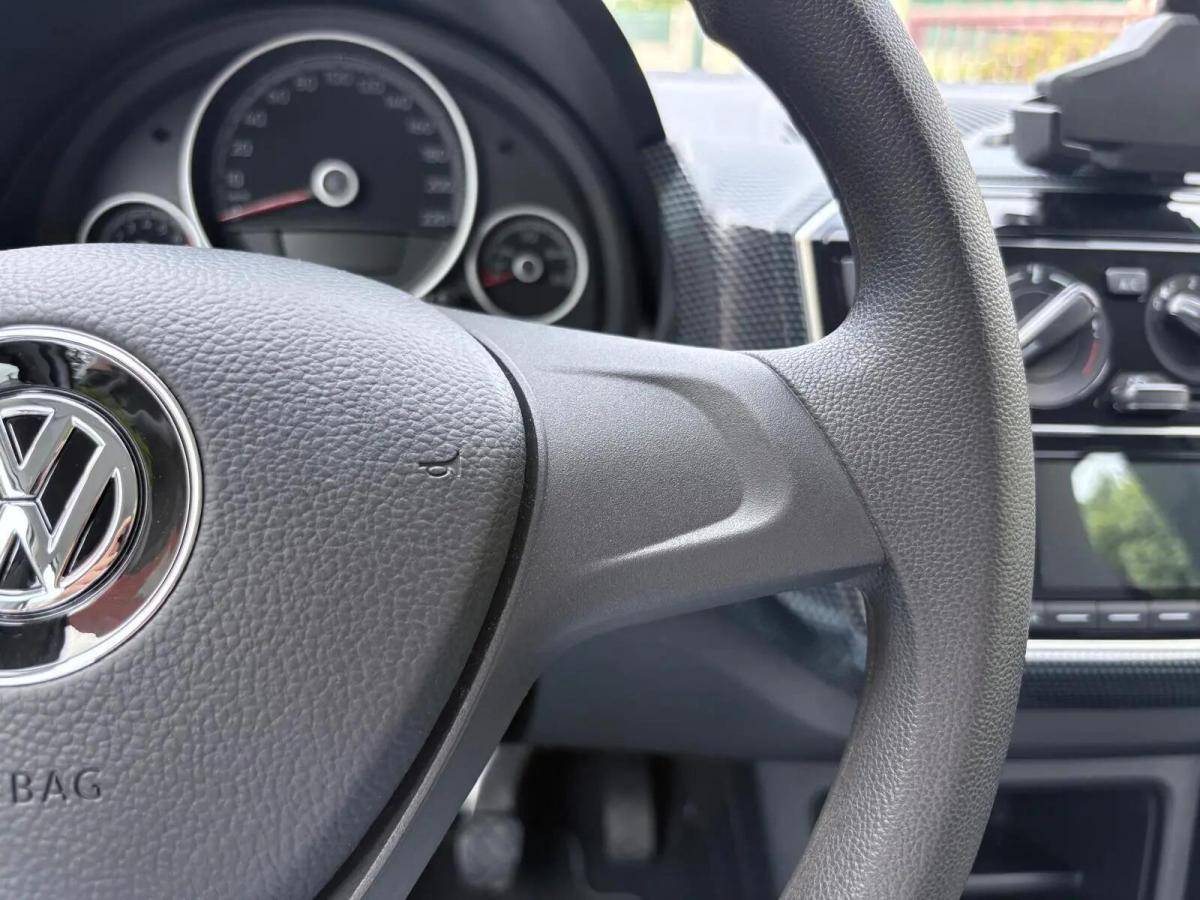volkswagen-up-2017-gasolina-999cc