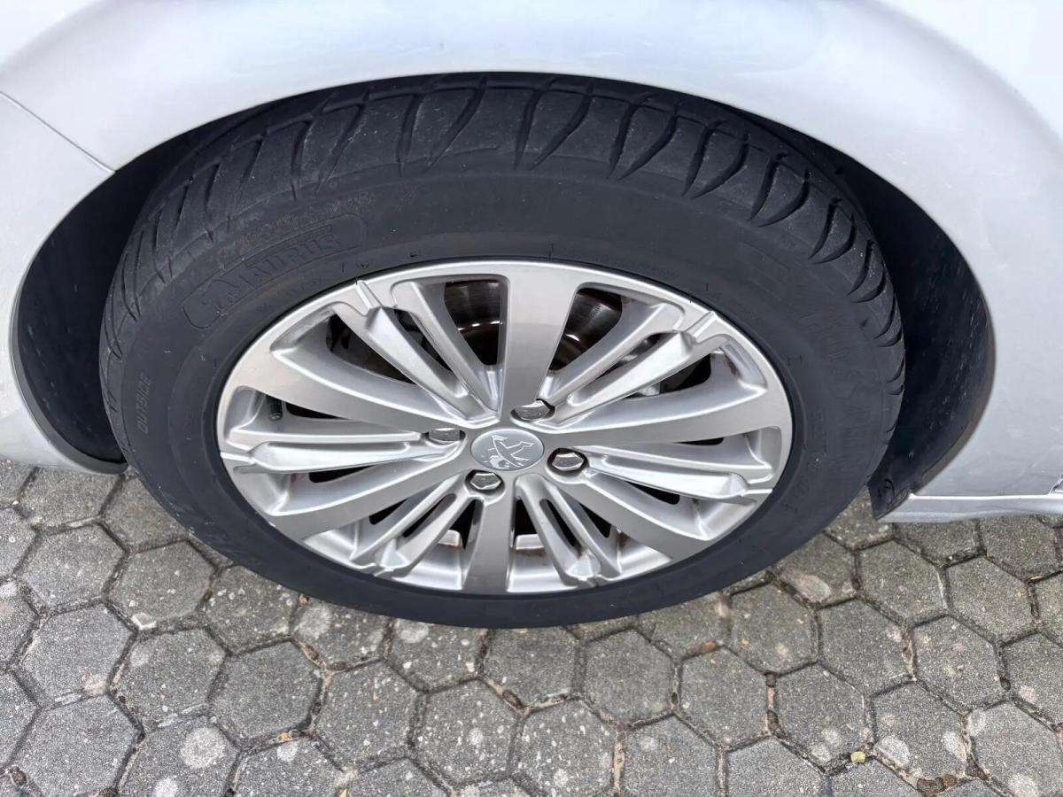 peugeot-208-2018-diesel-1560cc