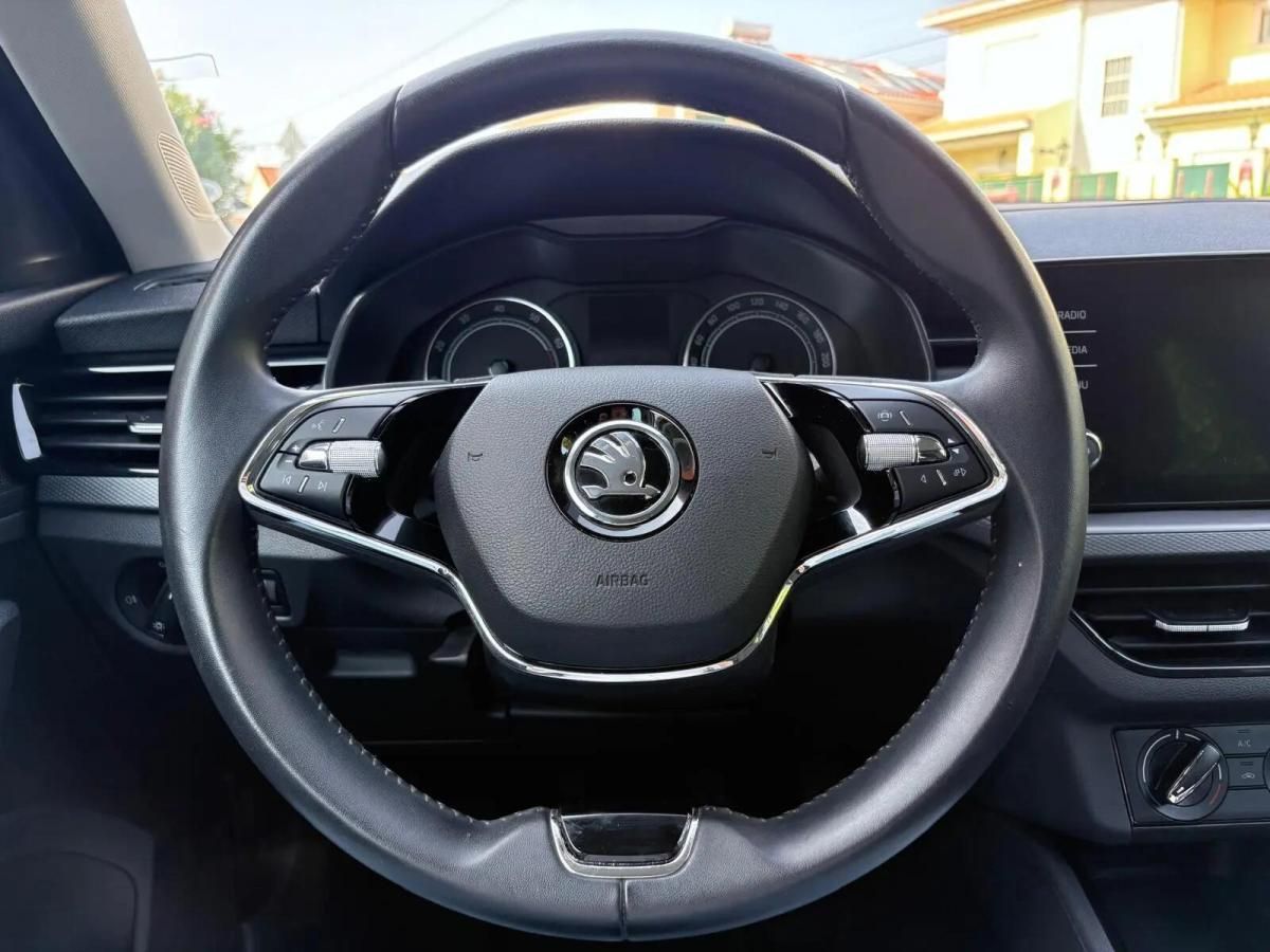 skoda-kamiq-2023-gasolina-999cc
