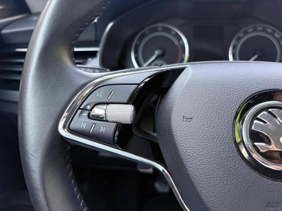 skoda-kamiq-2023-gasolina-999cc