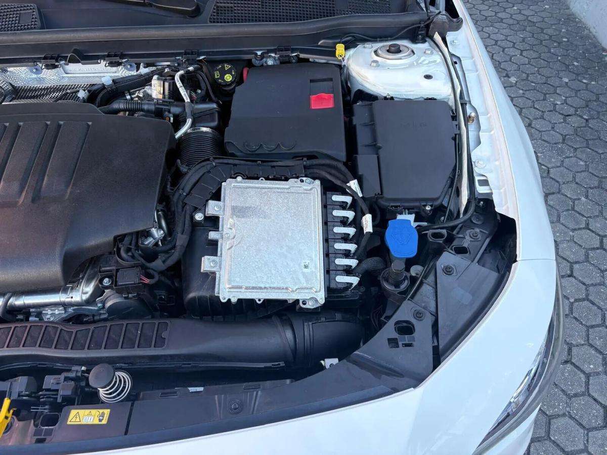 mercedes-benz-cla-200-d-2023-diesel-1950cc