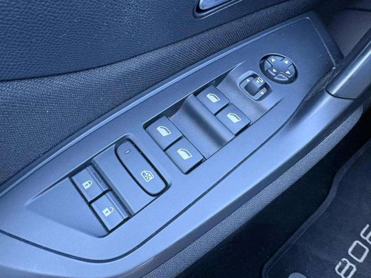 peugeot-308-2023-gasolina-1199cc
