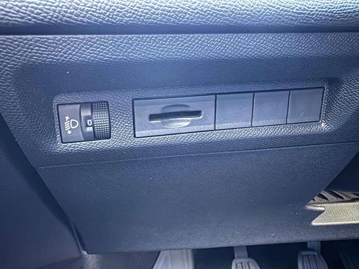 peugeot-308-2023-gasolina-1199cc