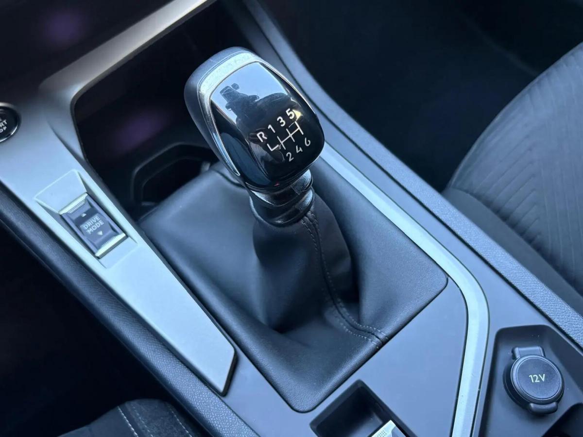 peugeot-308-2023-gasolina-1199cc