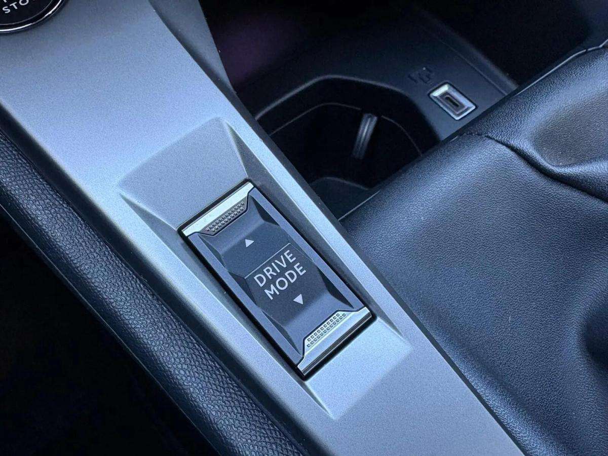 peugeot-308-2023-gasolina-1199cc