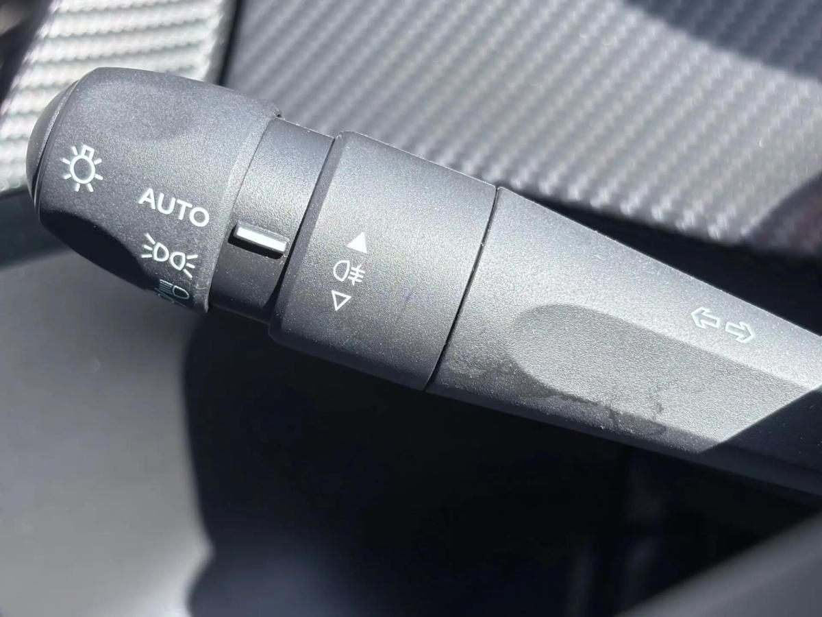 peugeot-208-2021-gasolina-1199cc