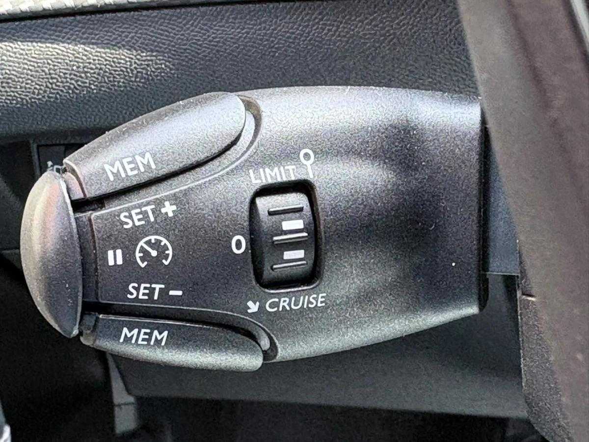 peugeot-208-2021-gasolina-1199cc