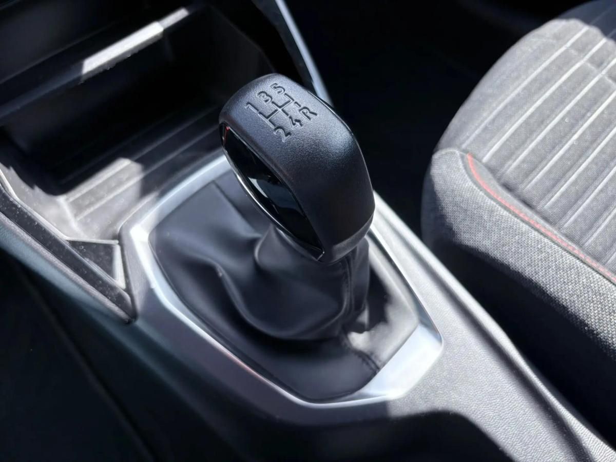 peugeot-208-2021-gasolina-1199cc