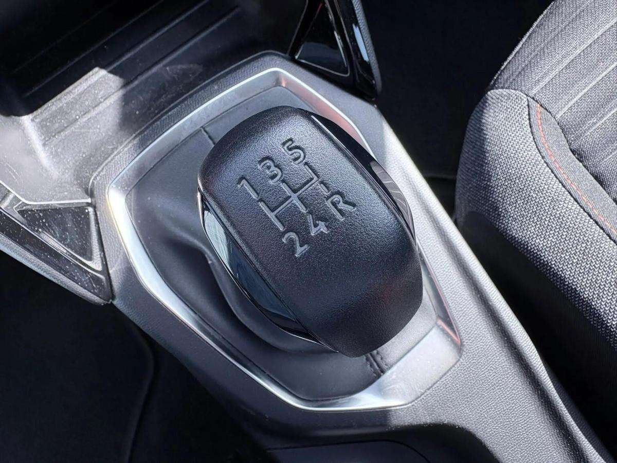 peugeot-208-2021-gasolina-1199cc