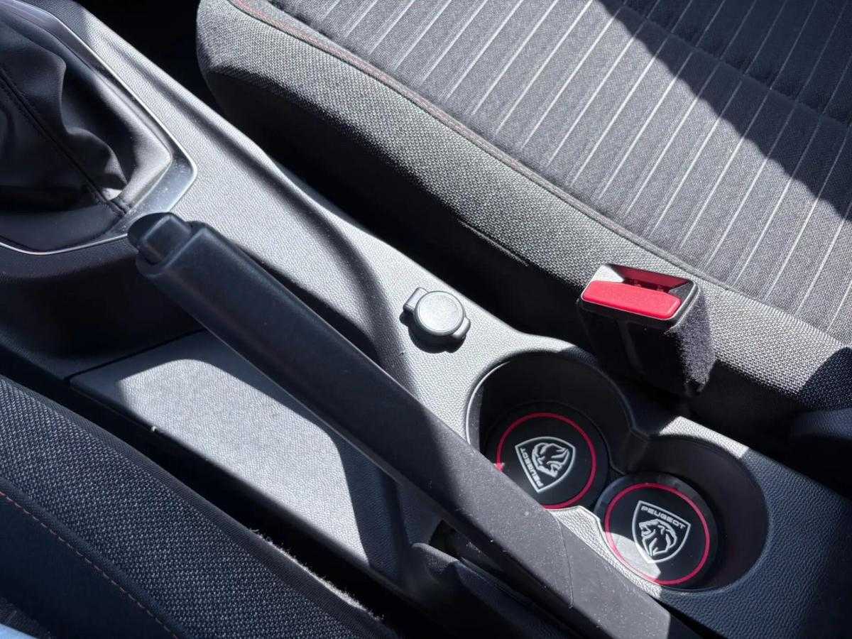 peugeot-208-2021-gasolina-1199cc
