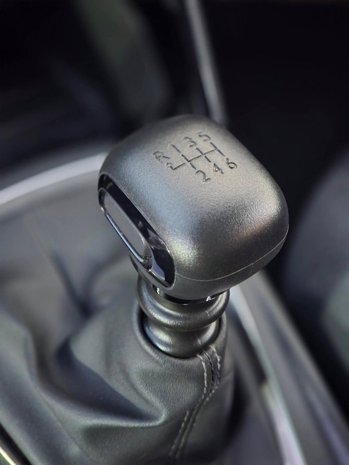 peugeot-208-2023-gasolina-1199cc