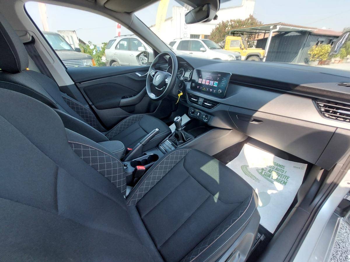 skoda-kamiq-2023-gasolina-999cc