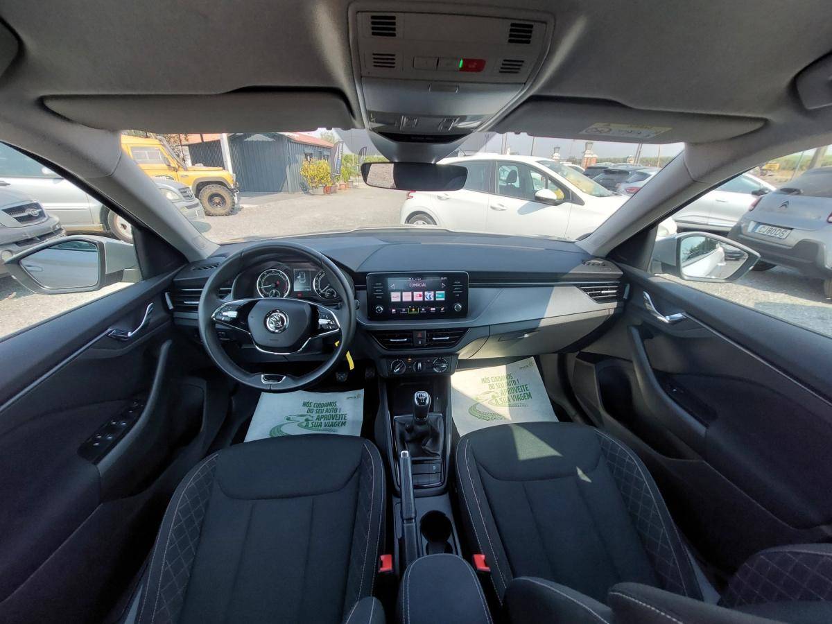 skoda-kamiq-2023-gasolina-999cc