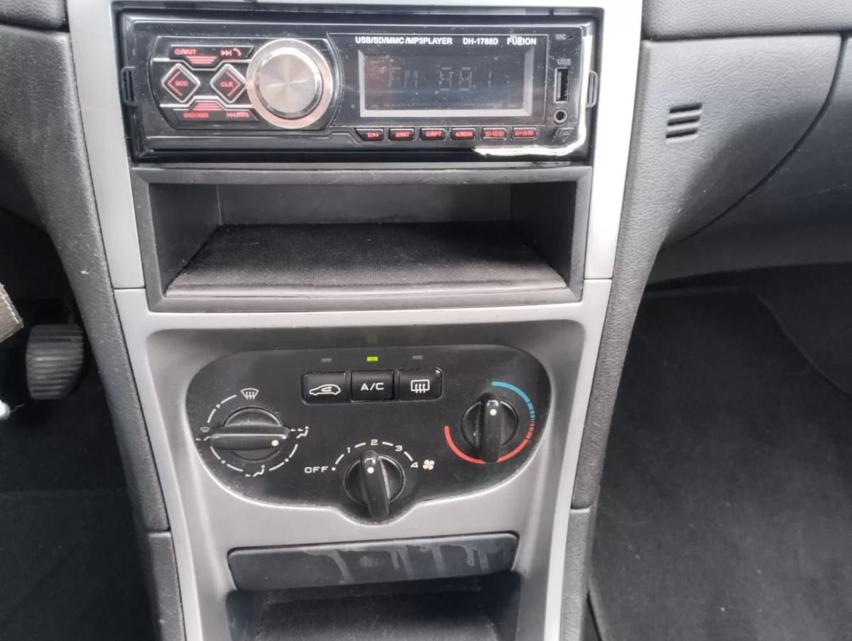 peugeot-307-2002-gasolina-1360cc