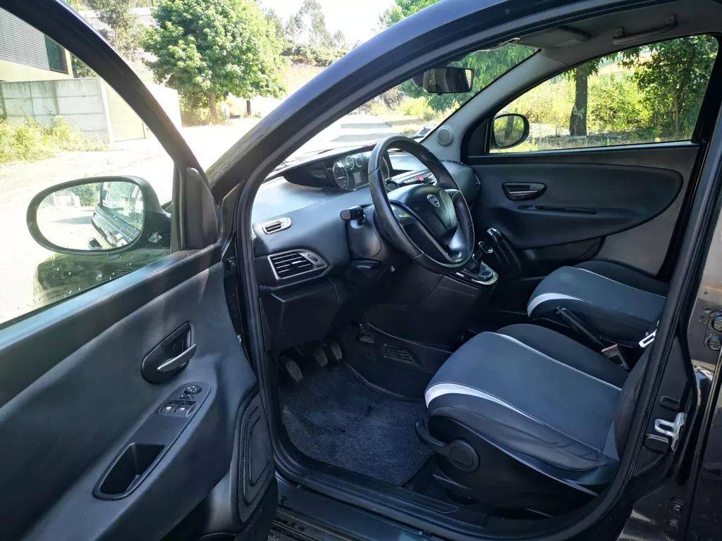 lancia-ypsilon-2014-gasolina-1242cc