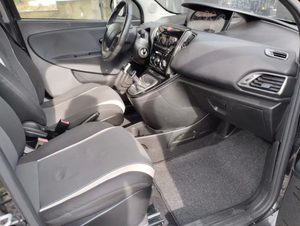 lancia-ypsilon-2014-gasolina-1242cc