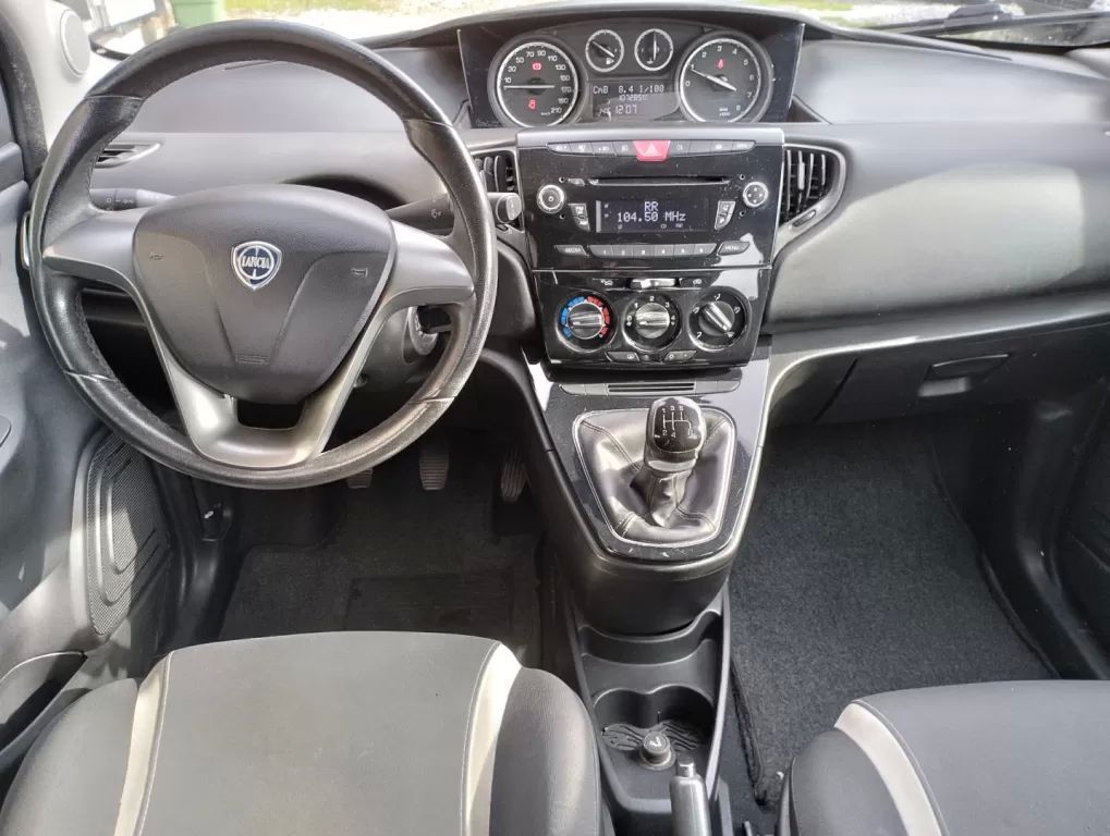 lancia-ypsilon-2014-gasolina-1242cc