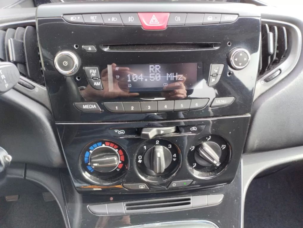 lancia-ypsilon-2014-gasolina-1242cc
