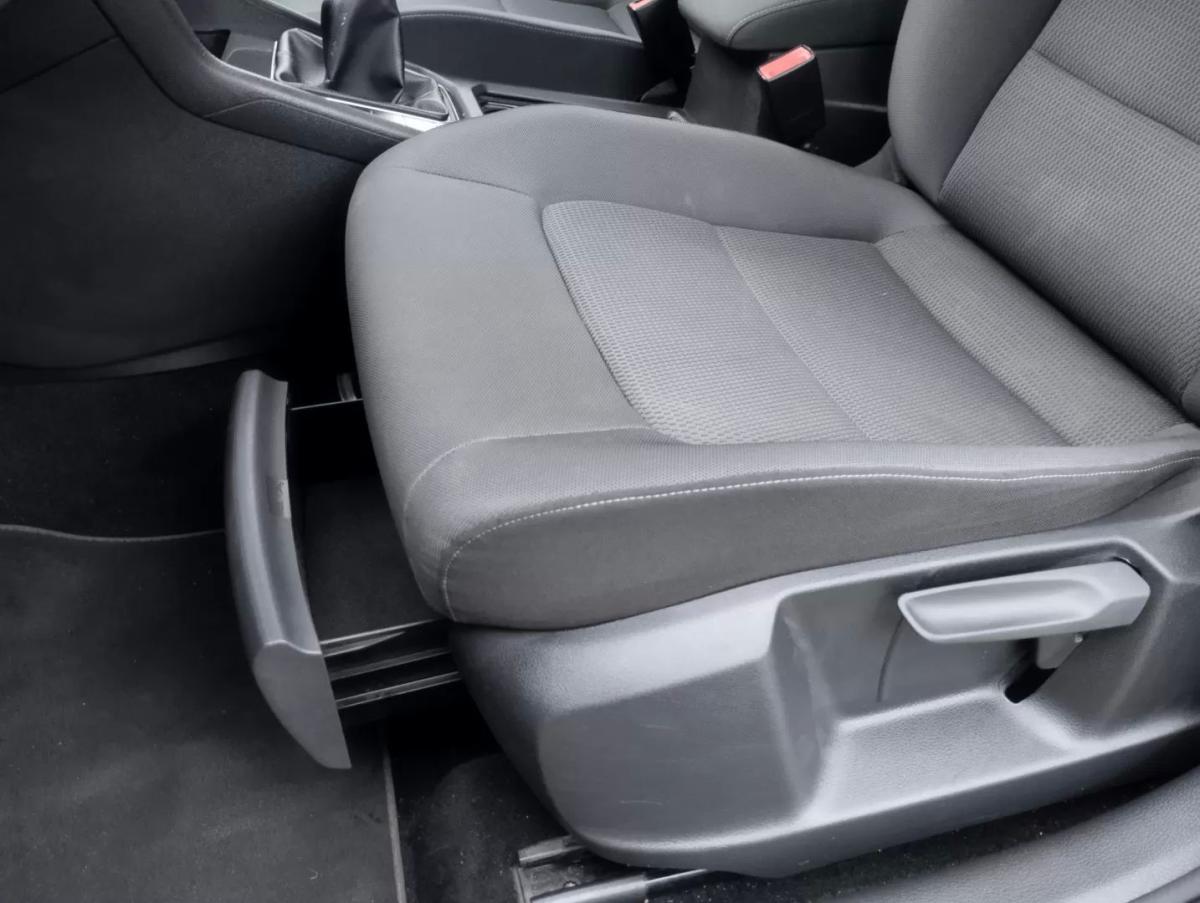 volkswagen-golf-2019-diesel-1598cc