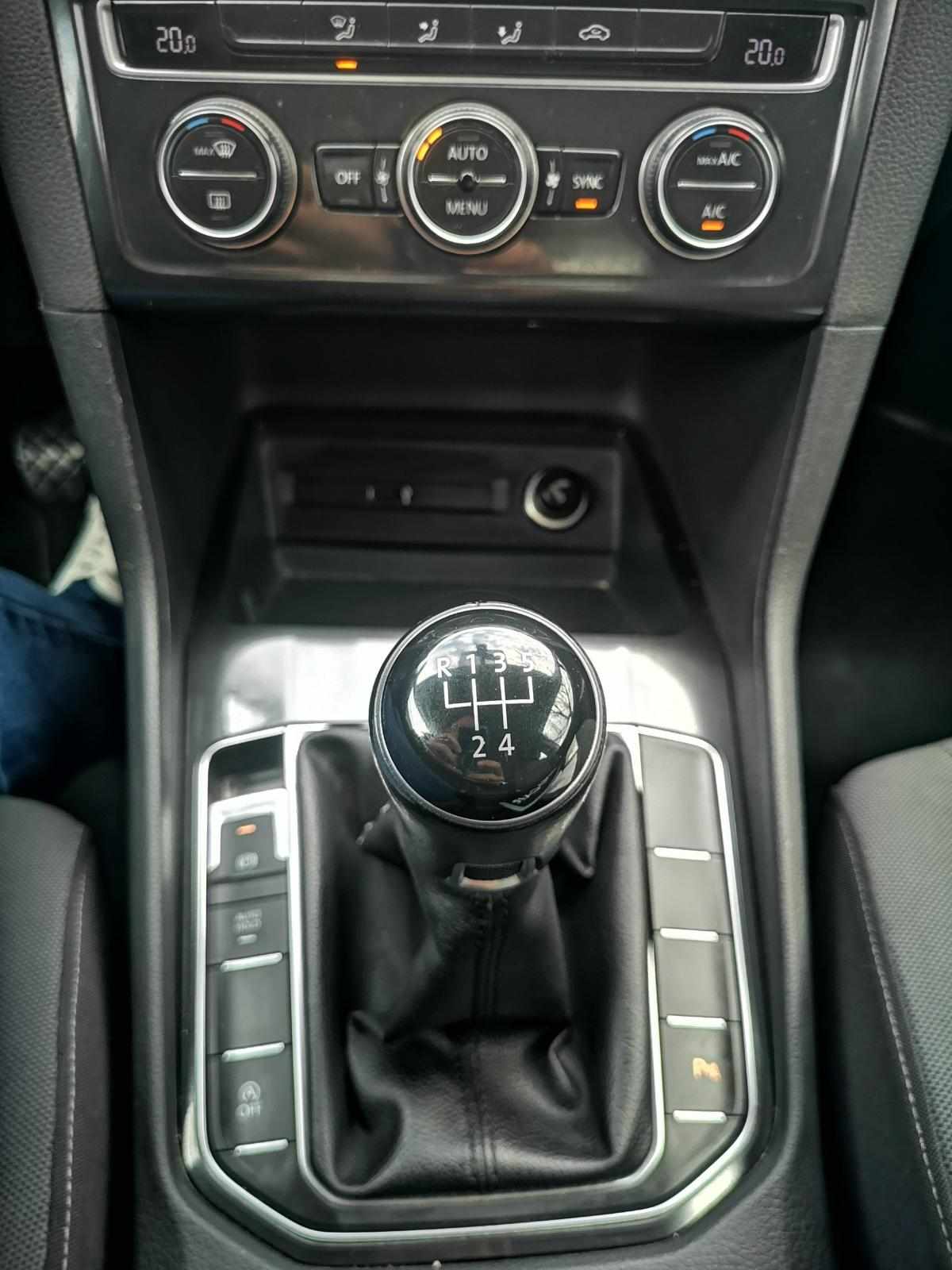 volkswagen-golf-2019-diesel-1598cc