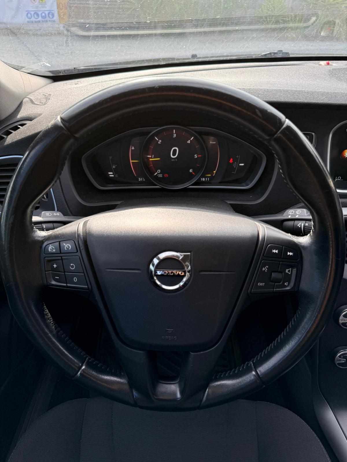 volvo-v40-2017-diesel-1969cc
