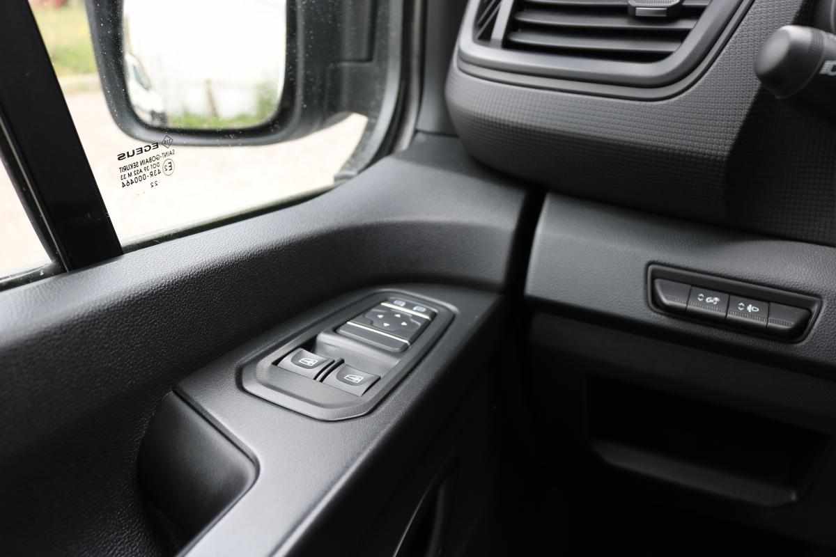renault-trafic-2-0-131cv-2022-diesel-1997cc
