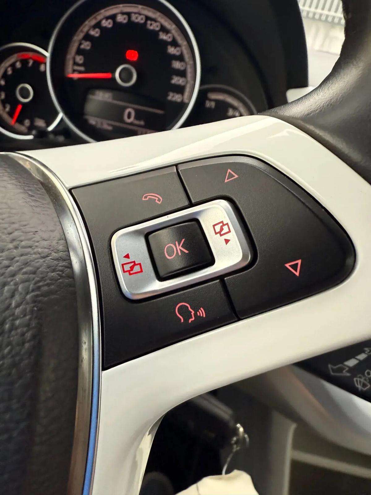 volkswagen-up-2018-gasolina-999cc