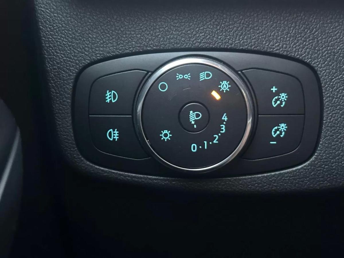 ford-focus-sw-2023-diesel-1499cc