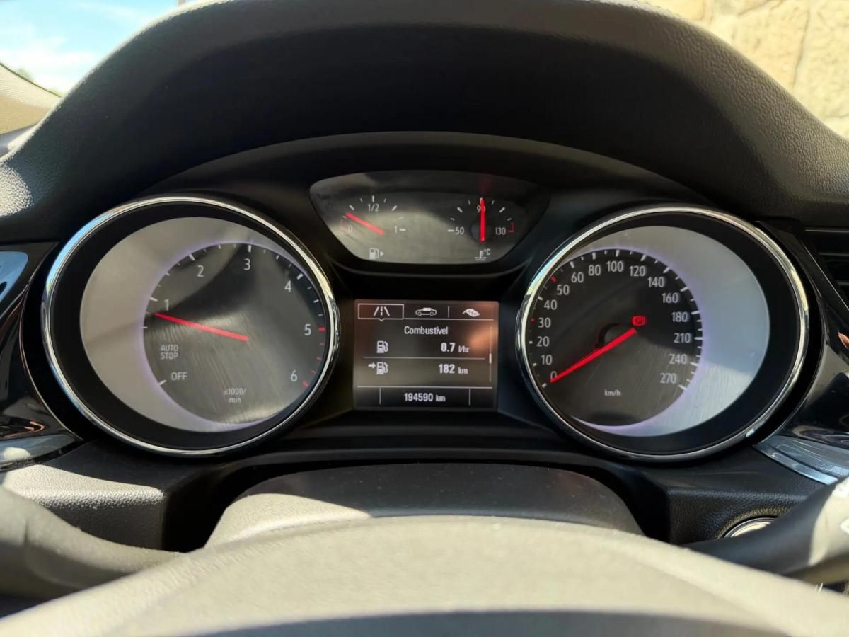 opel-insignia-sports-tourer-2019-diesel-1598cc