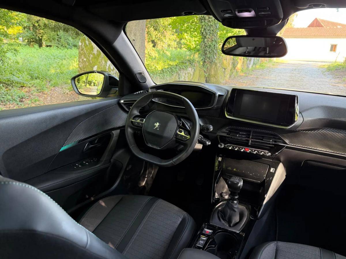 peugeot-2008-2023-gasolina-1199cc