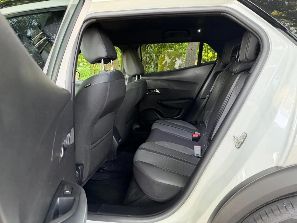 peugeot-2008-2023-gasolina-1199cc