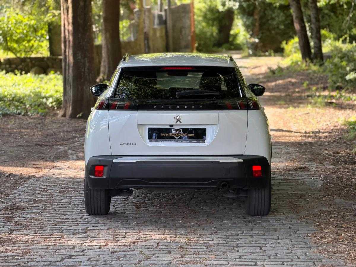 peugeot-2008-2023-gasolina-1199cc