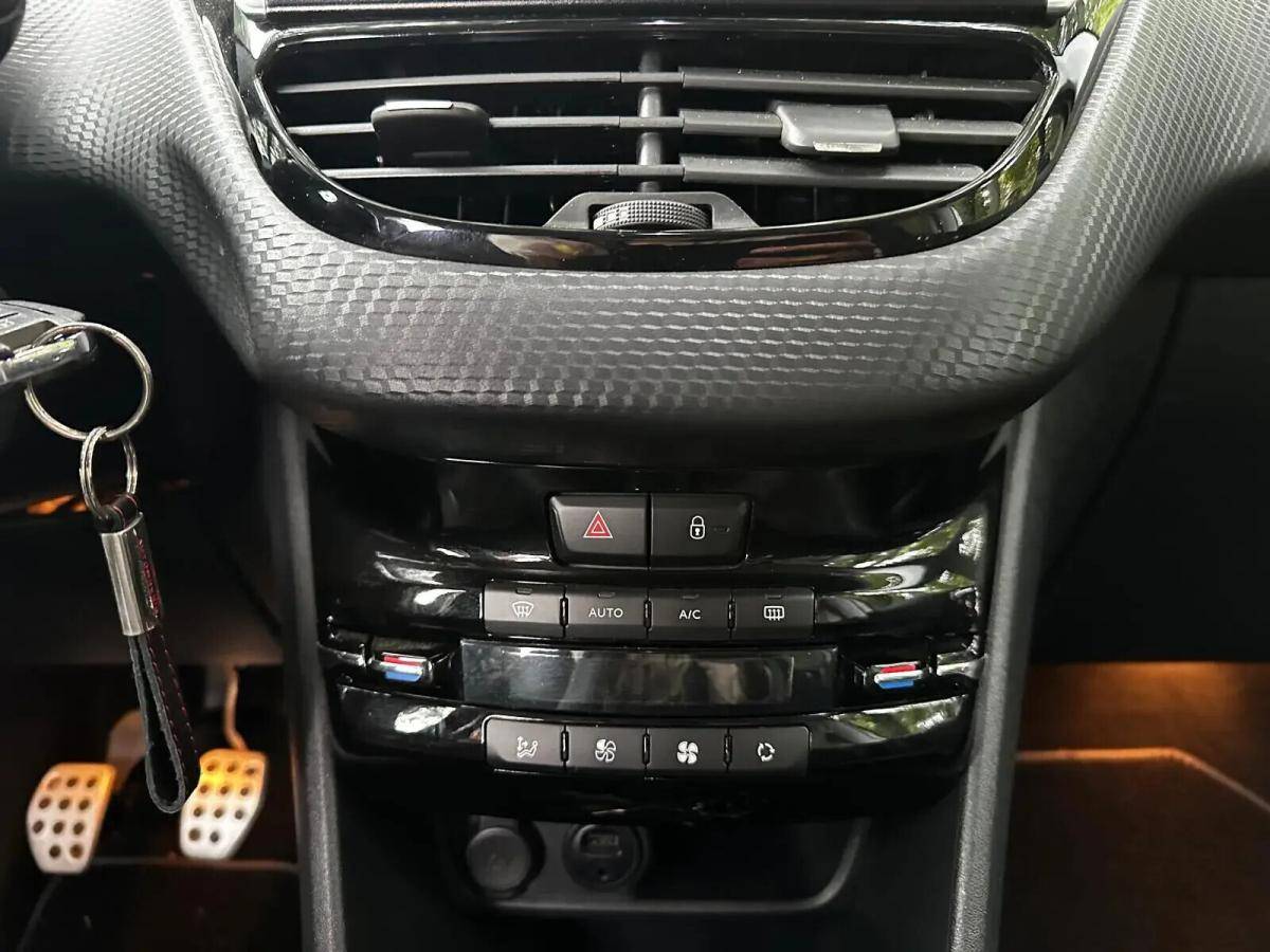 peugeot-208-2018-gasolina-1199cc