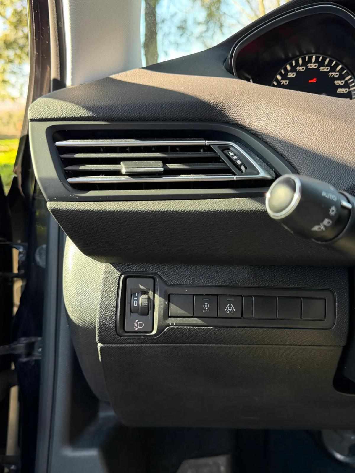 peugeot-308-2018-gasolina-1199cc