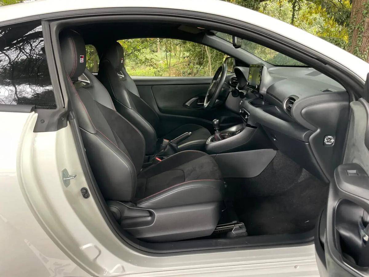 toyota-yaris-2022-gasolina-1618cc