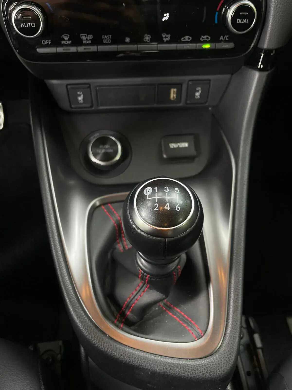 toyota-yaris-2022-gasolina-1618cc