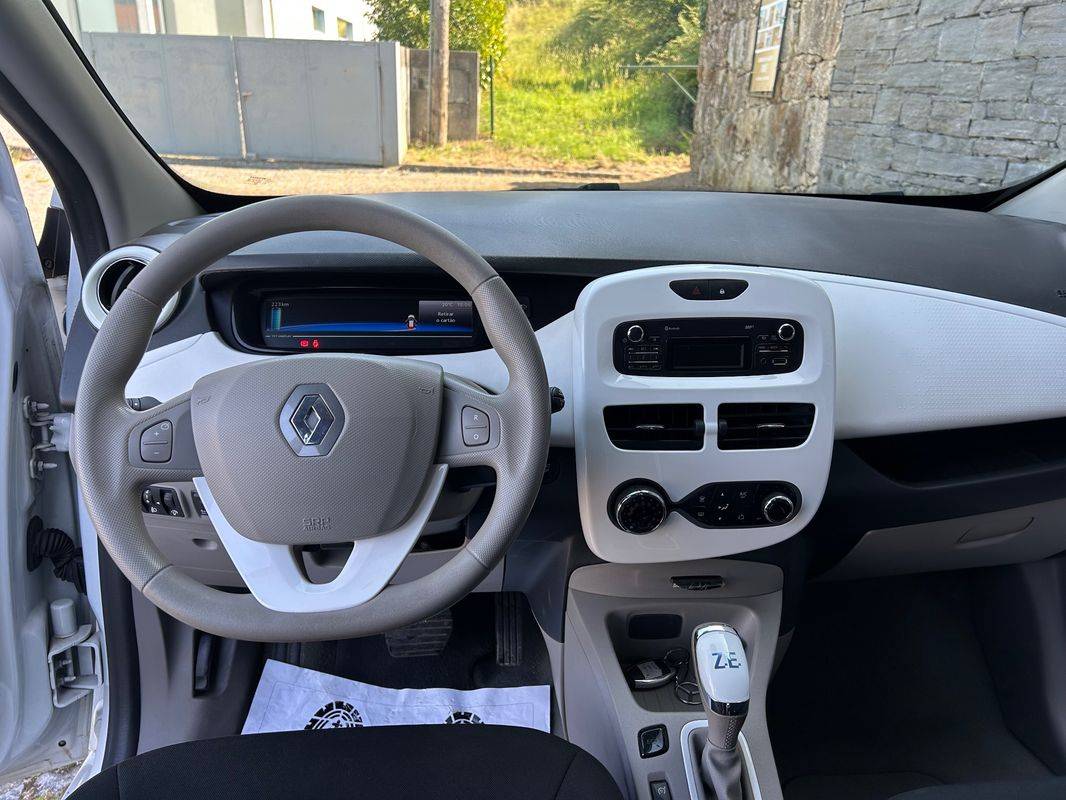renault-zoe-2017-eletrico-0cc