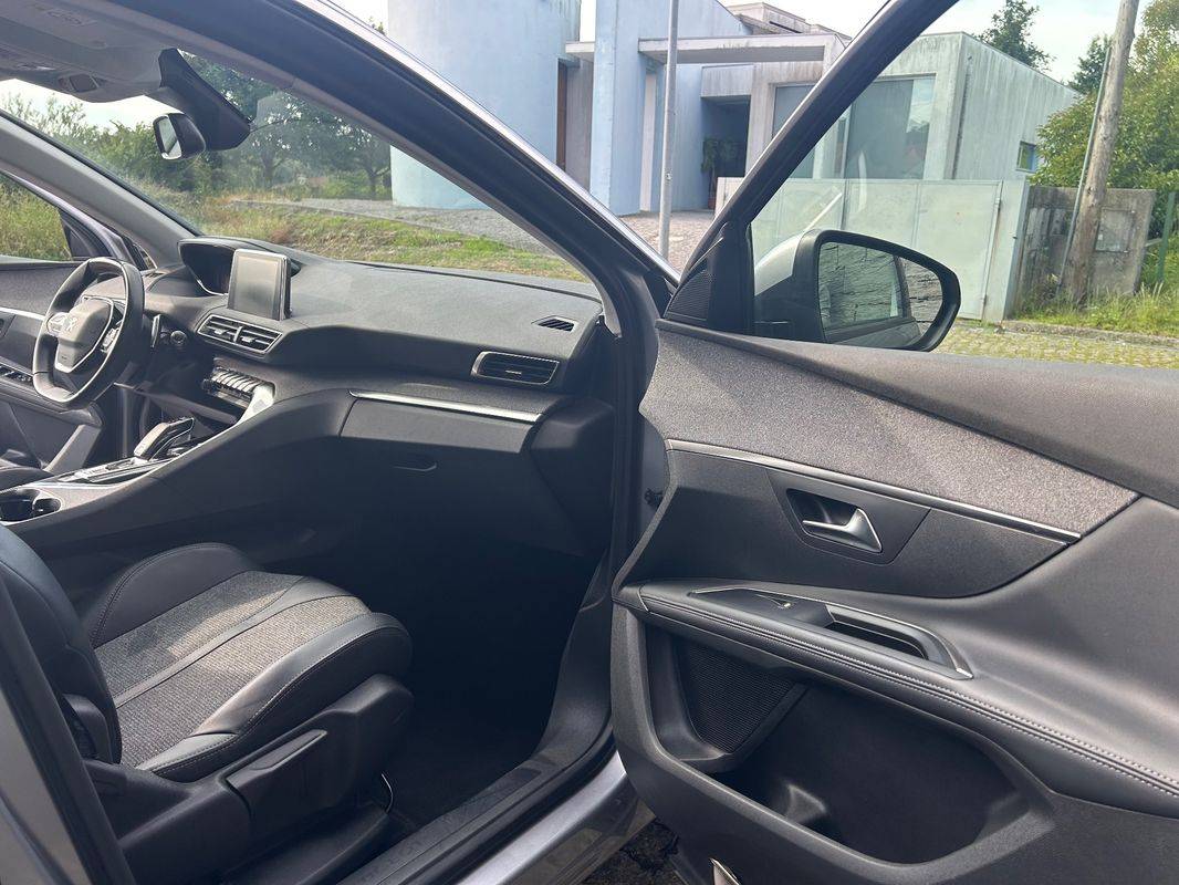 peugeot-5008-2020-diesel-1499cc