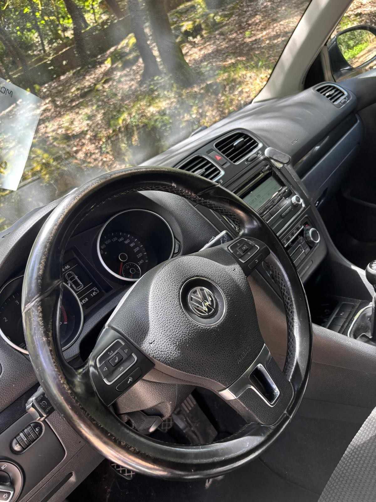 volkswagen-golf-variant-2010-diesel-1598cc