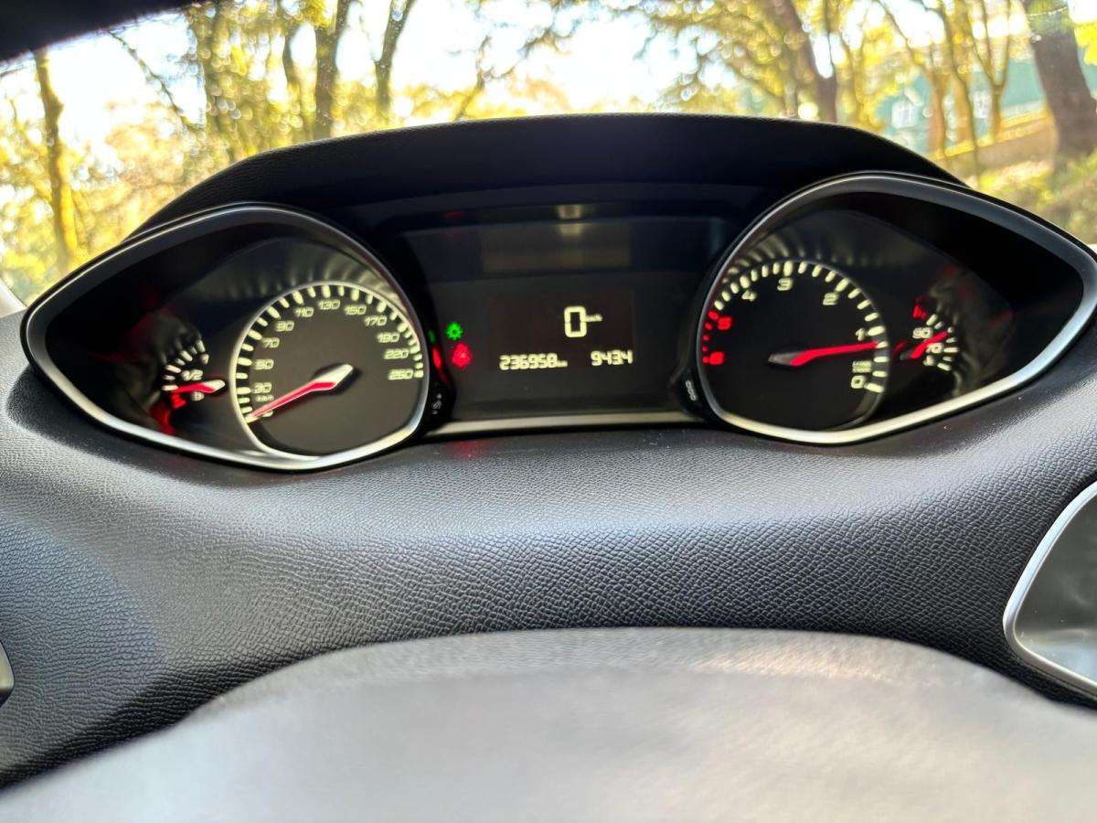 peugeot-308-sw-2019-diesel-1499cc