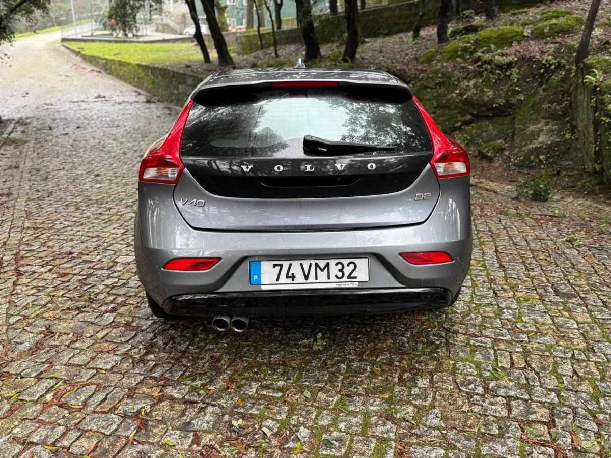 volvo-v40-2016-diesel-1969cc