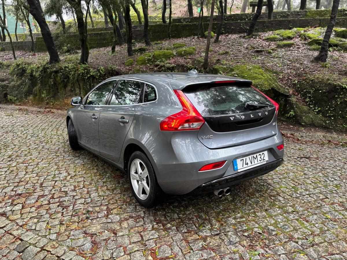 volvo-v40-2016-diesel-1969cc